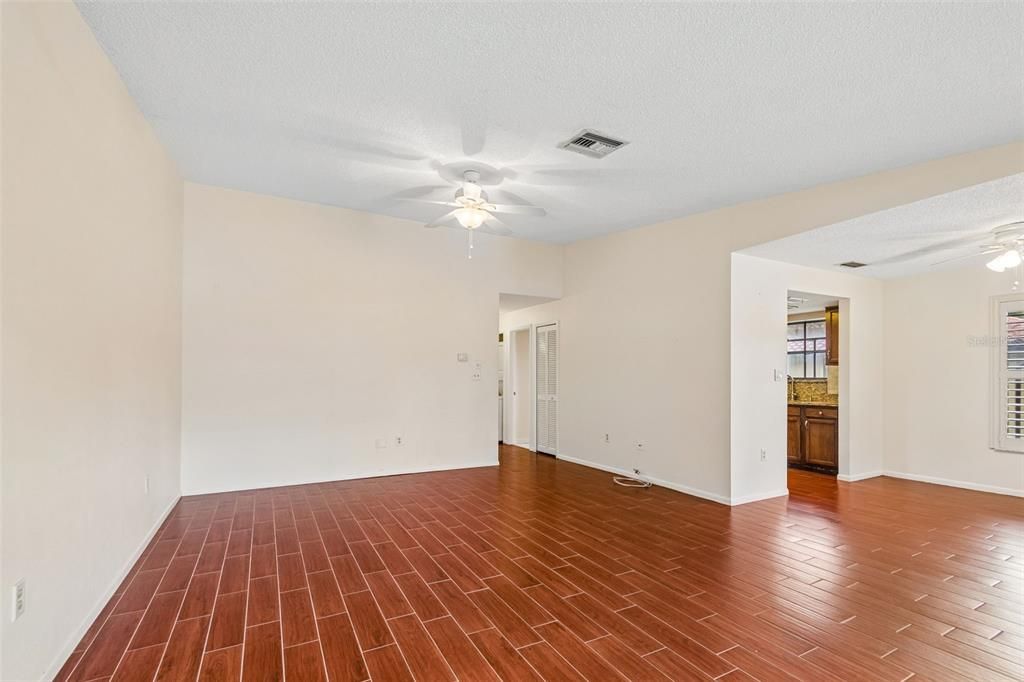 For Sale: $210,000 (2 beds, 2 baths, 1100 Square Feet)