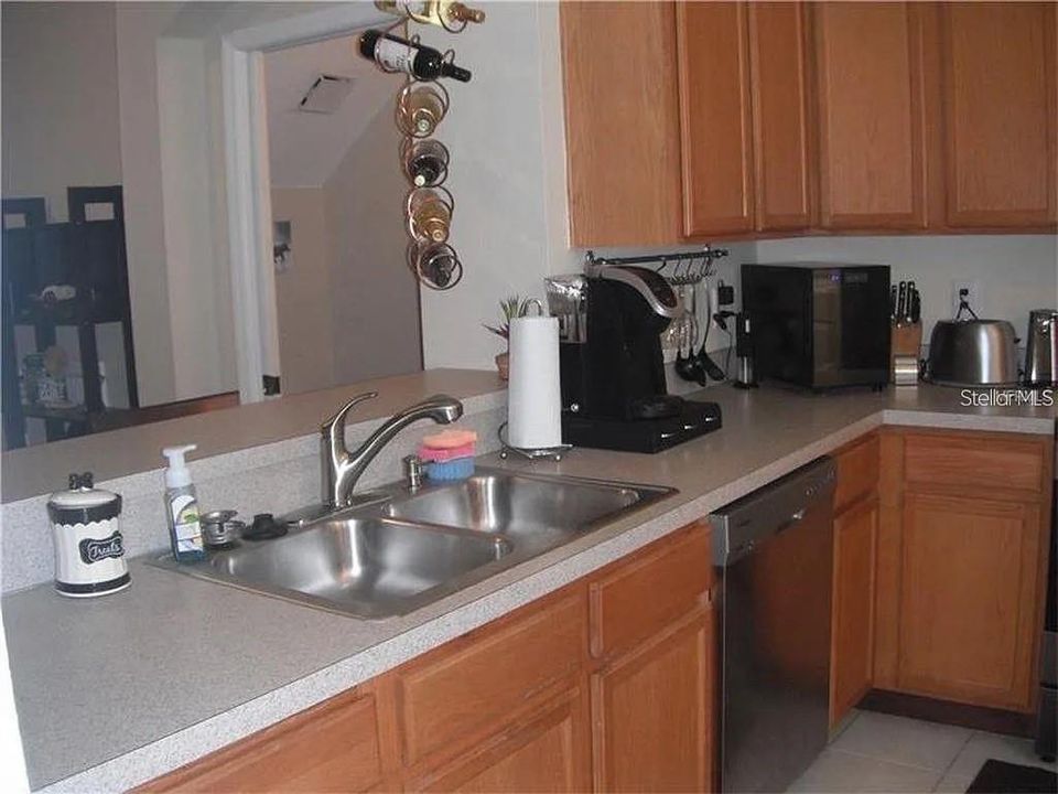 На продажу: $319,999 (2 спален, 2 ванн, 1272 Квадратных фут)