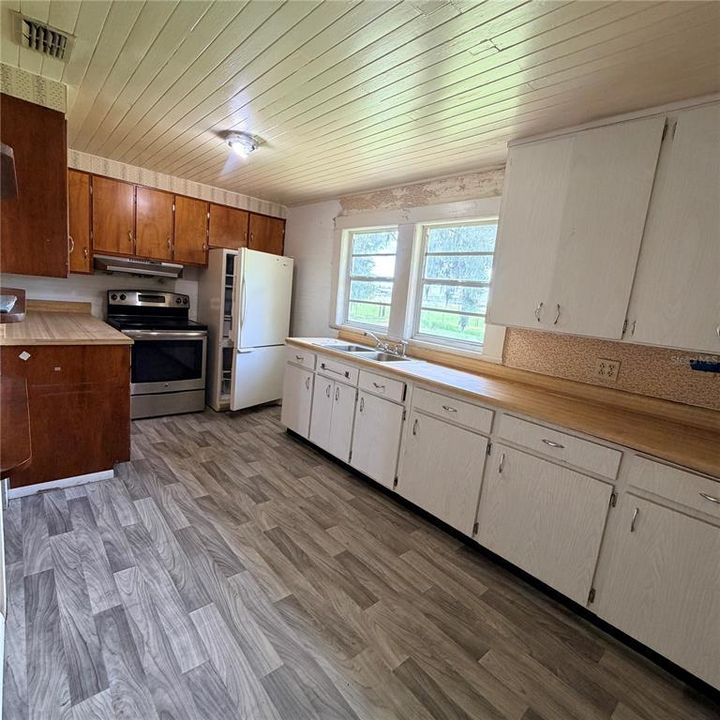 На продажу: $249,900 (2 спален, 1 ванн, 1504 Квадратных фут)