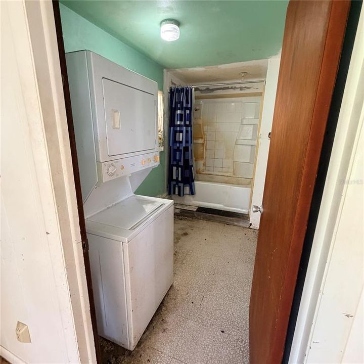 На продажу: $249,900 (2 спален, 1 ванн, 1504 Квадратных фут)