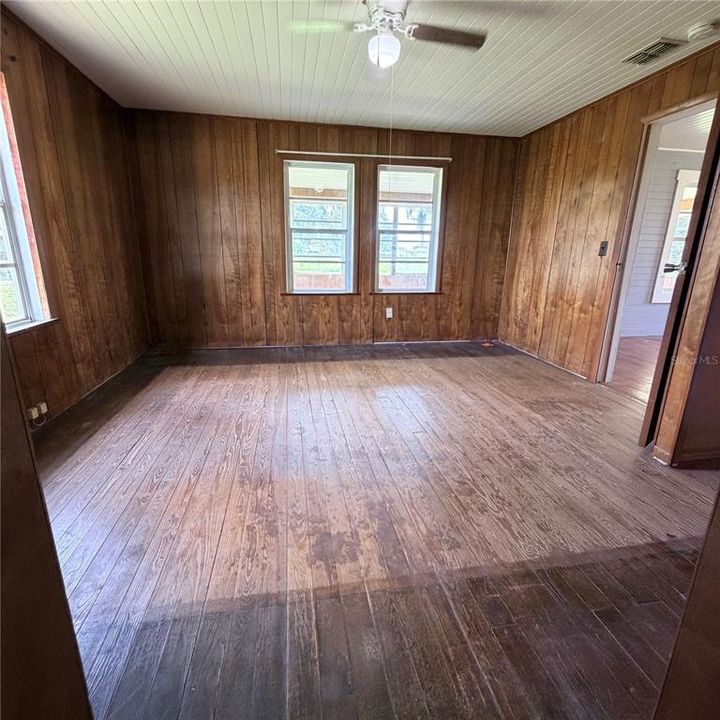 На продажу: $249,900 (2 спален, 1 ванн, 1504 Квадратных фут)