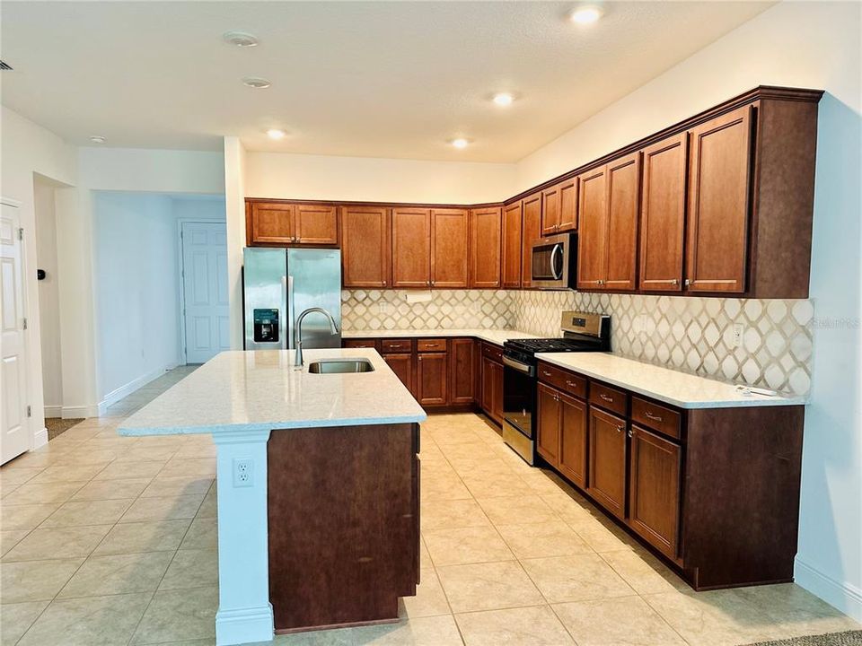 For Rent: $2,250 (3 beds, 2 baths, 1856 Square Feet)