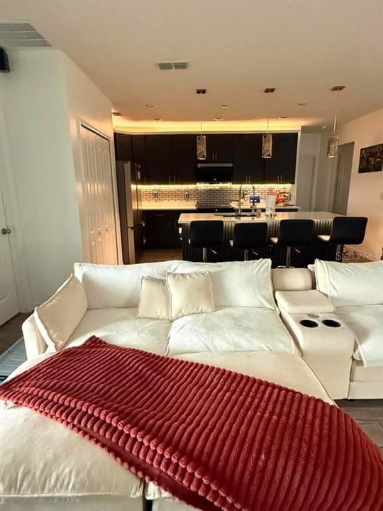 В аренду: $2,400 (4 спален, 2 ванн, 1730 Квадратных фут)