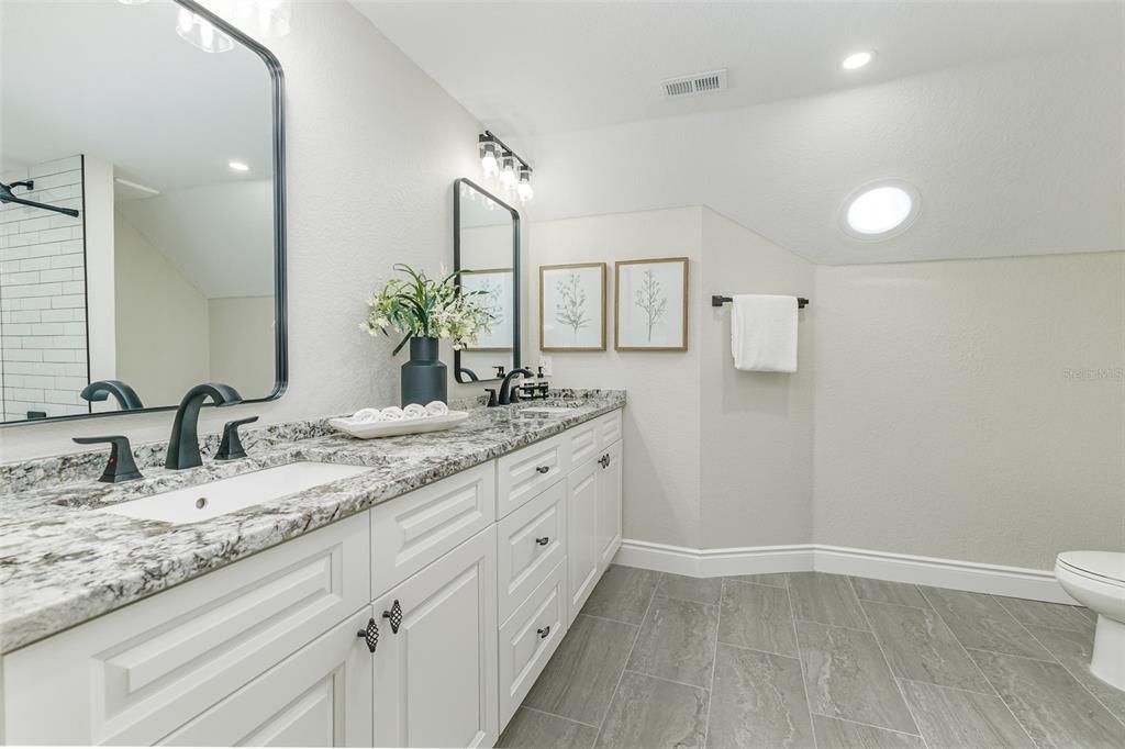 En Venta: $714,900 (5 camas, 3 baños, 3209 Pies cuadrados)