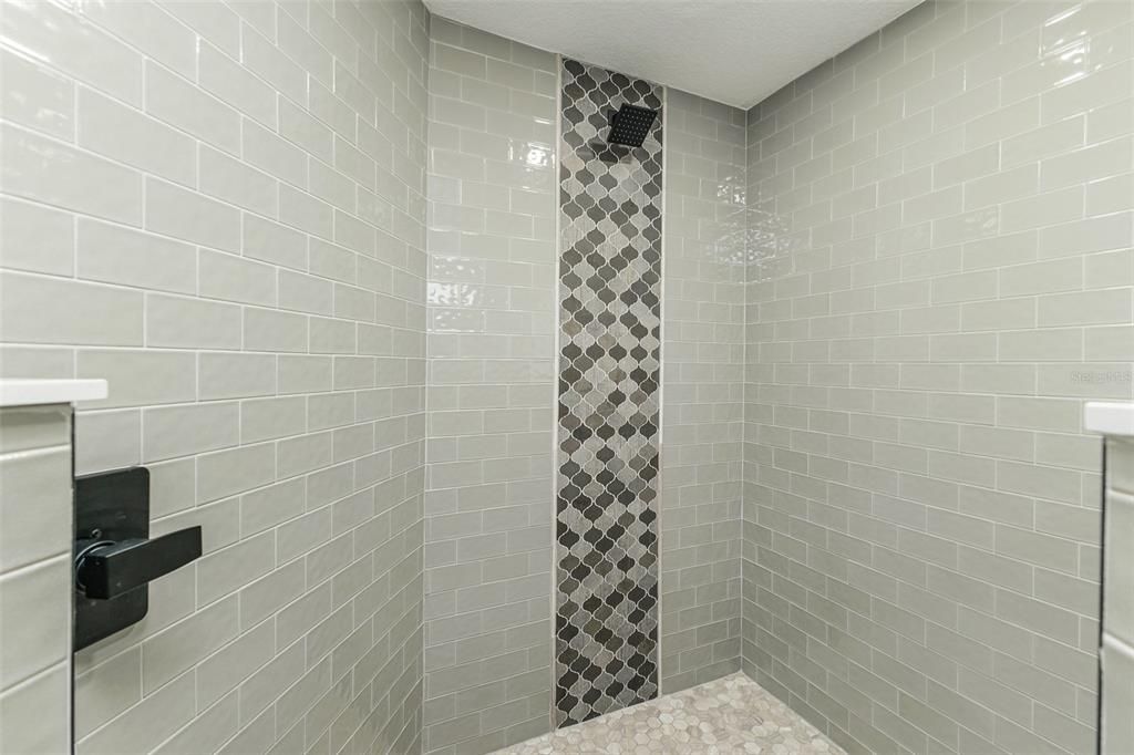 En Venta: $714,900 (5 camas, 3 baños, 3209 Pies cuadrados)