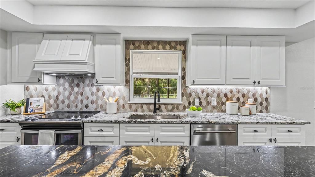 En Venta: $714,900 (5 camas, 3 baños, 3209 Pies cuadrados)