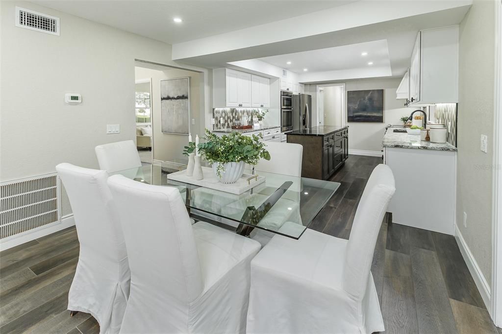 En Venta: $714,900 (5 camas, 3 baños, 3209 Pies cuadrados)