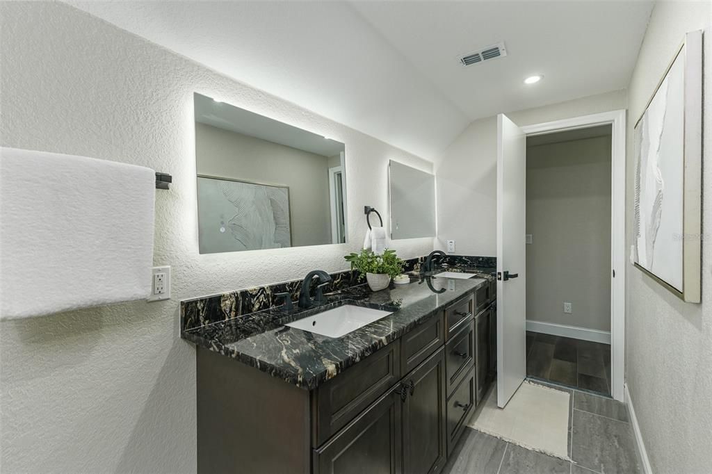 En Venta: $714,900 (5 camas, 3 baños, 3209 Pies cuadrados)