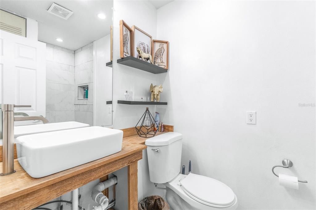 En Venta: $399,900 (4 camas, 3 baños, 1960 Pies cuadrados)