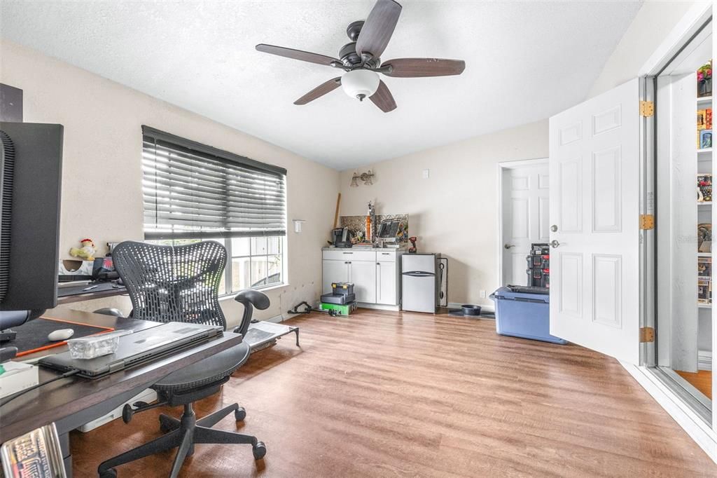 En Venta: $399,900 (4 camas, 3 baños, 1960 Pies cuadrados)
