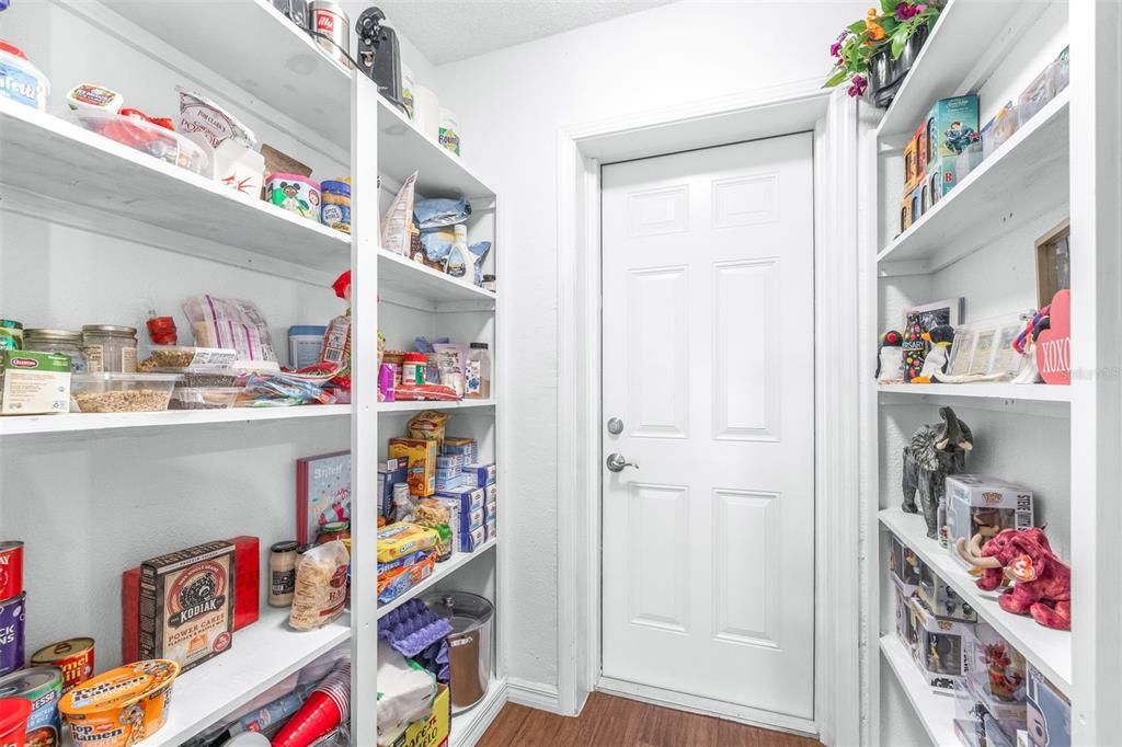 En Venta: $399,900 (4 camas, 3 baños, 1960 Pies cuadrados)