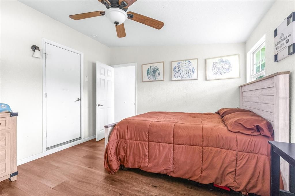 En Venta: $399,900 (4 camas, 3 baños, 1960 Pies cuadrados)