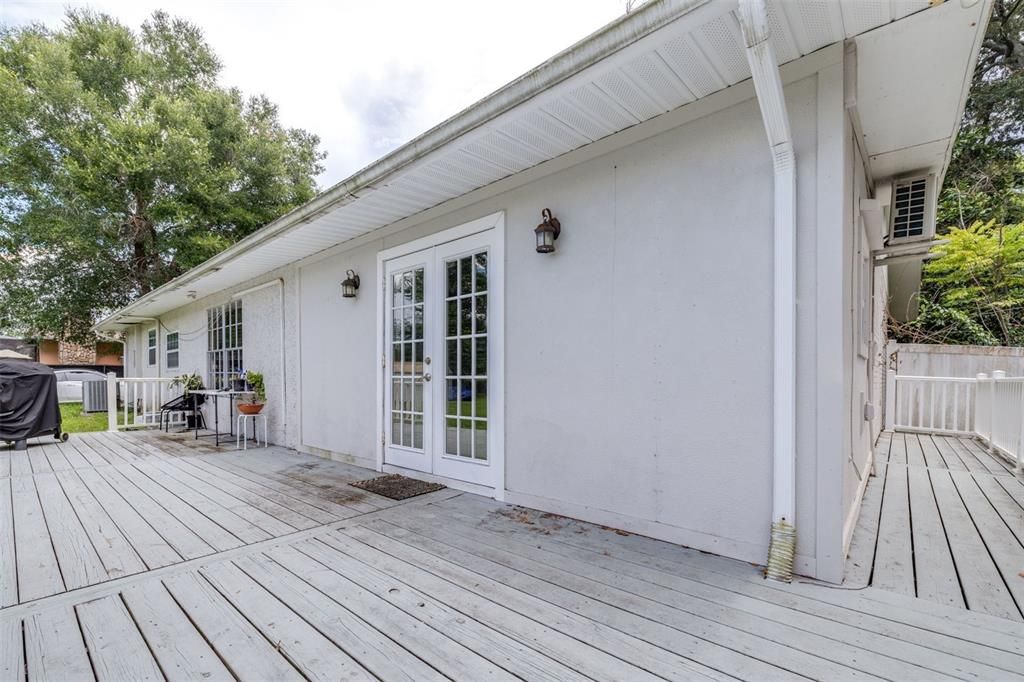 En Venta: $399,900 (4 camas, 3 baños, 1960 Pies cuadrados)