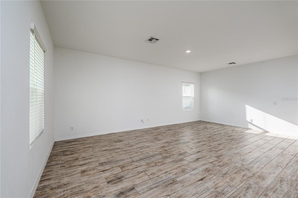 En Venta: $395,000 (4 camas, 2 baños, 1890 Pies cuadrados)