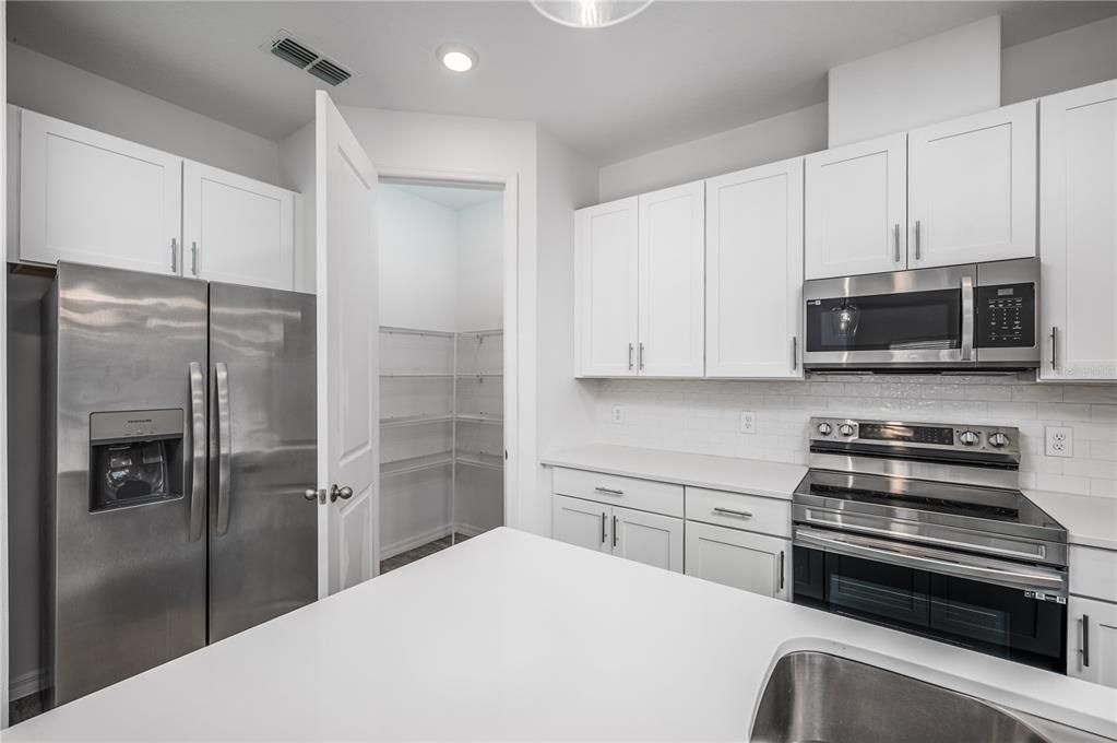 En Venta: $395,000 (4 camas, 2 baños, 1890 Pies cuadrados)