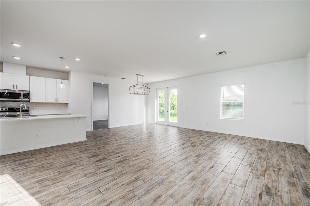 En Venta: $395,000 (4 camas, 2 baños, 1890 Pies cuadrados)