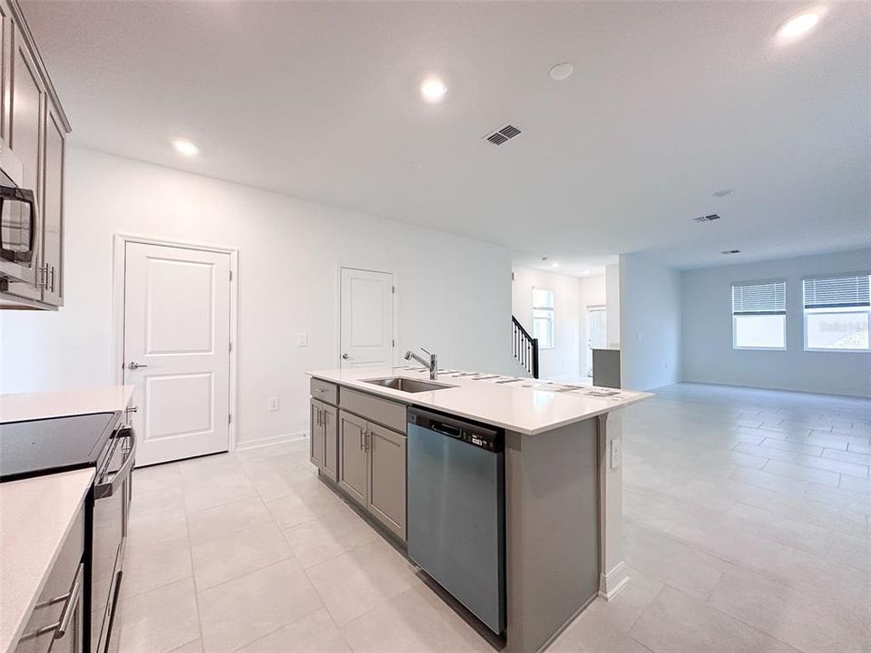 En Renta: $2,499 (3 camas, 2 baños, 2142 Pies cuadrados)