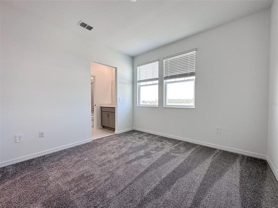 En Renta: $2,499 (3 camas, 2 baños, 2142 Pies cuadrados)