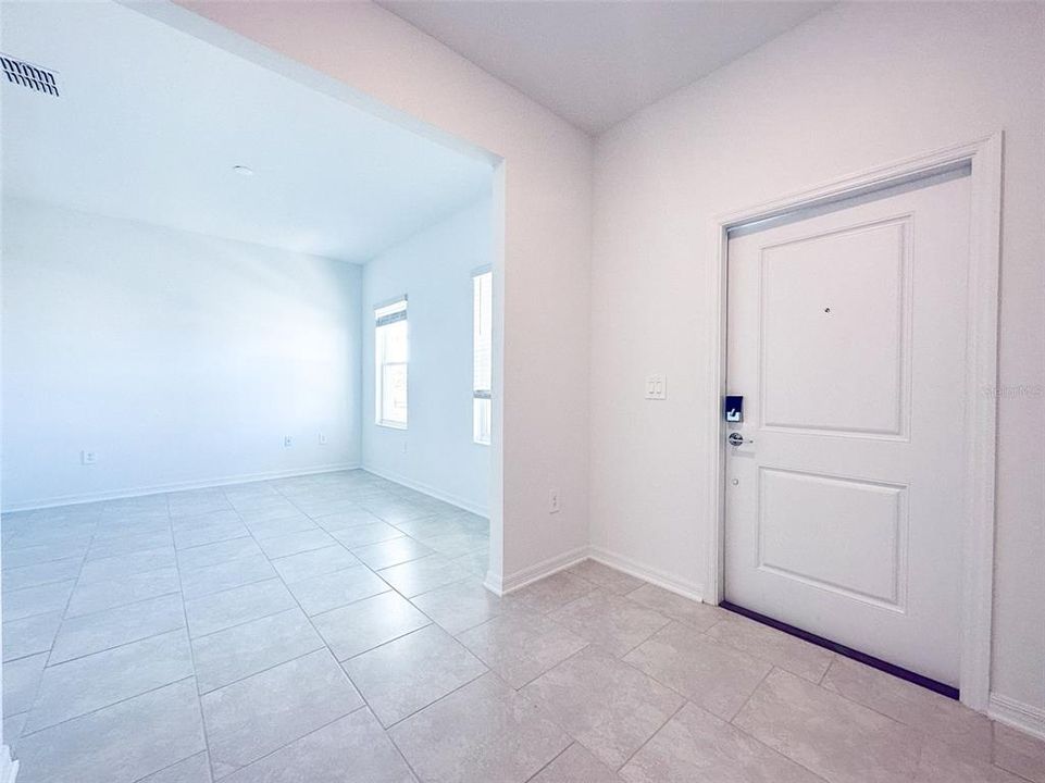En Renta: $2,499 (3 camas, 2 baños, 2142 Pies cuadrados)