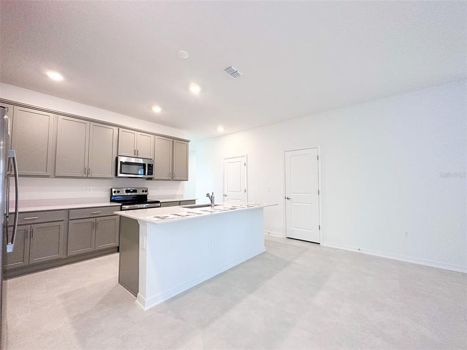 En Renta: $2,499 (3 camas, 2 baños, 2142 Pies cuadrados)