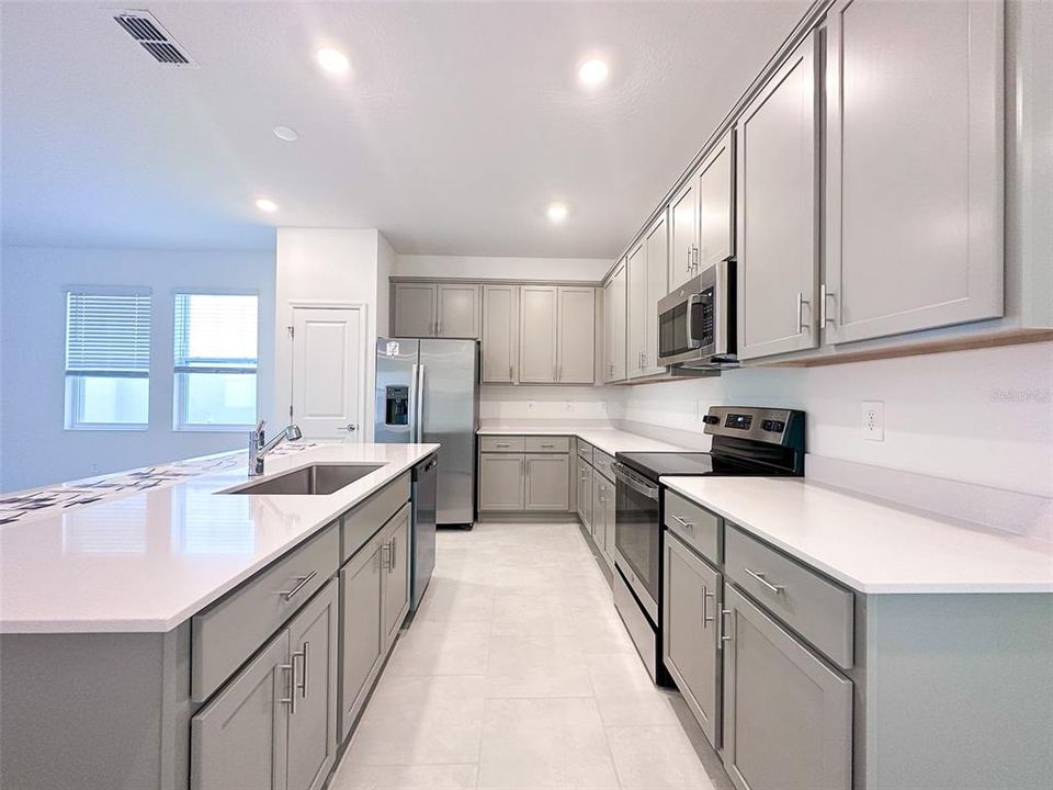 En Renta: $2,499 (3 camas, 2 baños, 2142 Pies cuadrados)