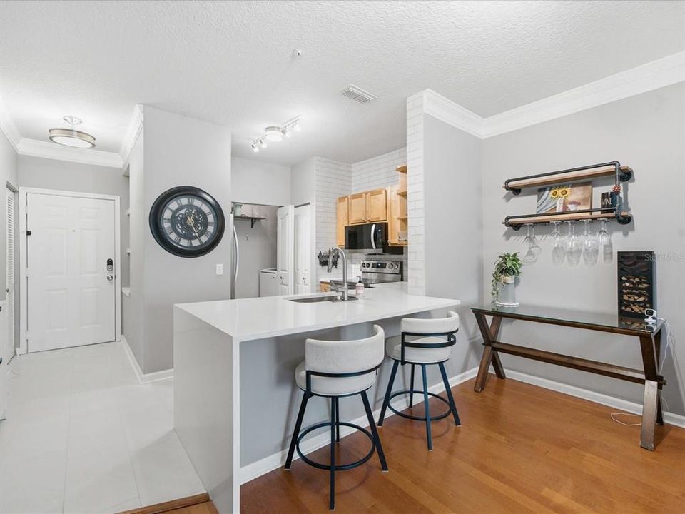 For Sale: $267,000 (1 beds, 1 baths, 958 Square Feet)