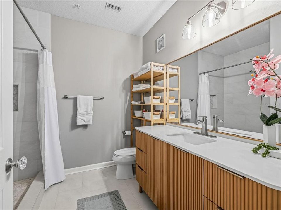 For Sale: $267,000 (1 beds, 1 baths, 958 Square Feet)