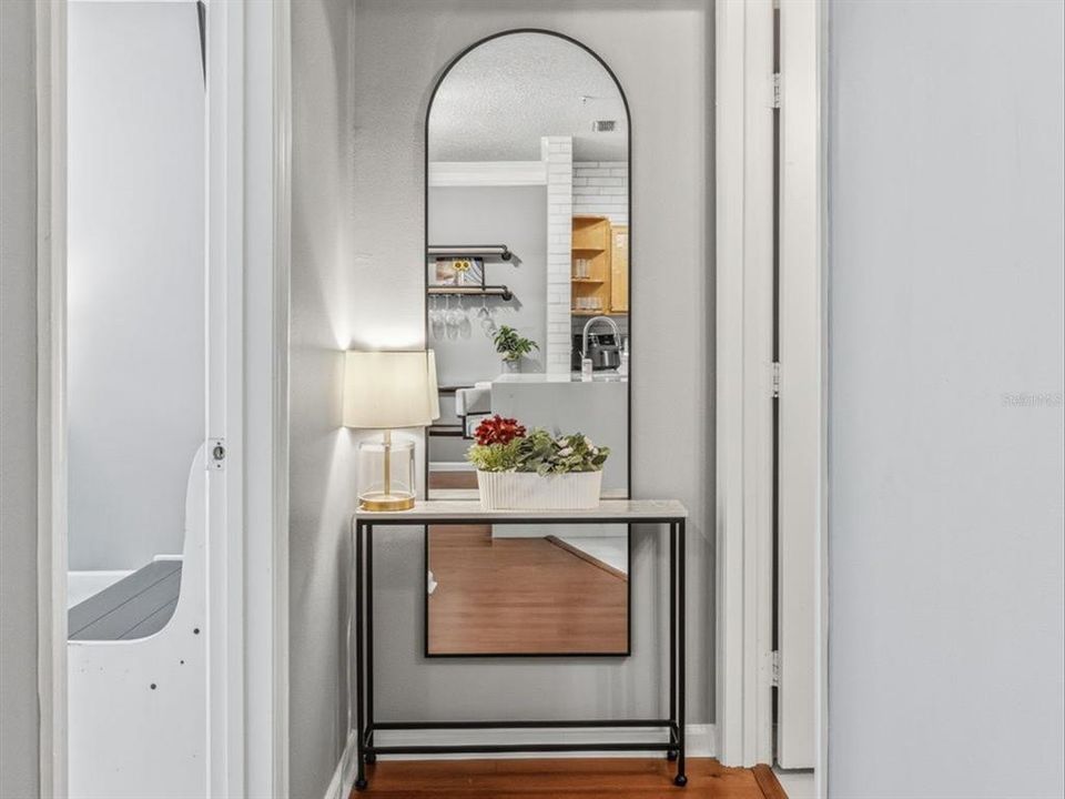 For Sale: $267,000 (1 beds, 1 baths, 958 Square Feet)
