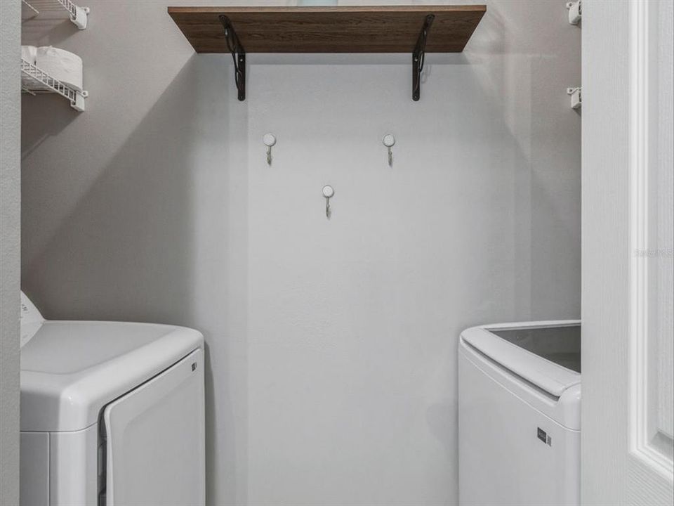 For Sale: $267,000 (1 beds, 1 baths, 958 Square Feet)