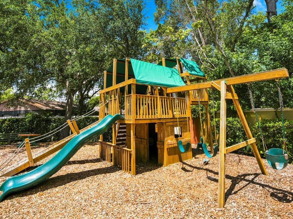 For Sale: $267,000 (1 beds, 1 baths, 958 Square Feet)