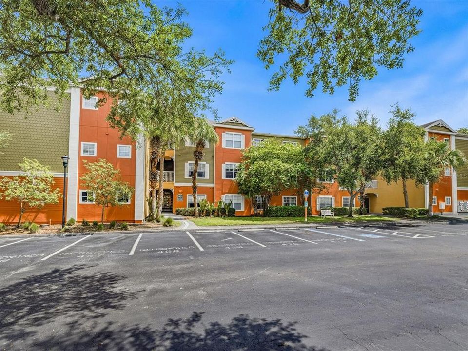 For Sale: $267,000 (1 beds, 1 baths, 958 Square Feet)