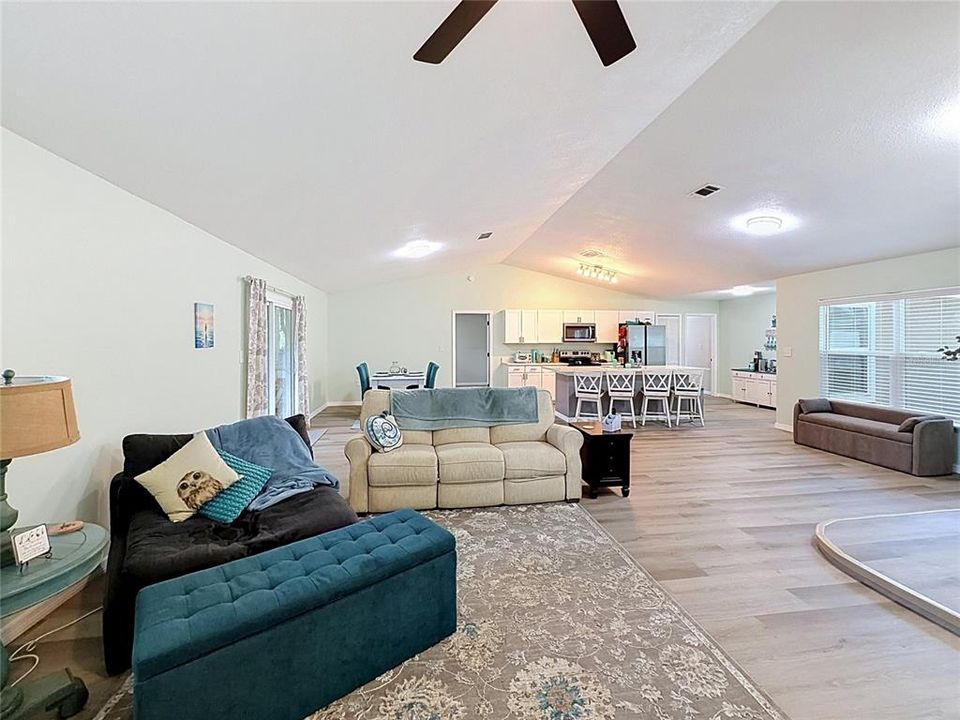 На продажу: $395,000 (3 спален, 2 ванн, 1628 Квадратных фут)