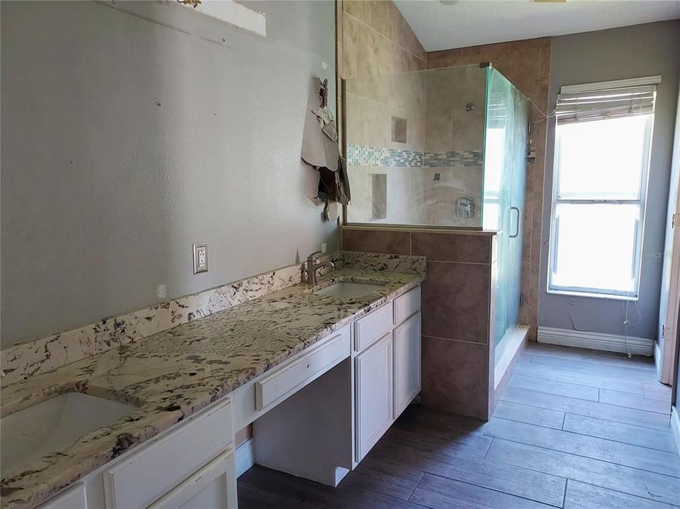 En Venta: $300,000 (3 camas, 2 baños, 1856 Pies cuadrados)