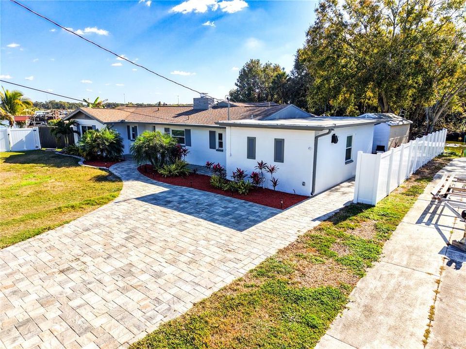 Activo con contrato: $479,900 (5 camas, 3 baños, 1742 Pies cuadrados)
