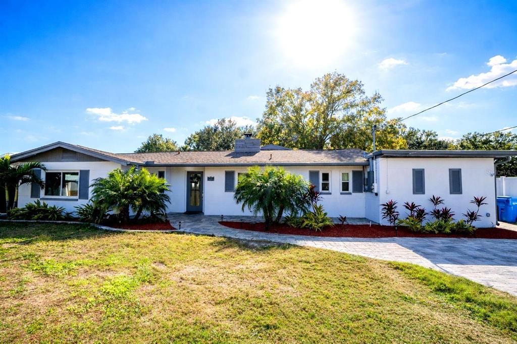 Activo con contrato: $479,900 (5 camas, 3 baños, 1742 Pies cuadrados)