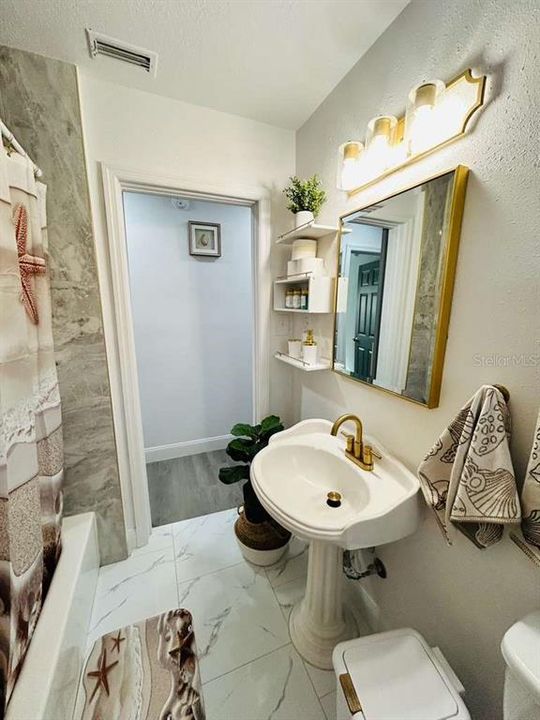 Activo con contrato: $479,900 (5 camas, 3 baños, 1742 Pies cuadrados)
