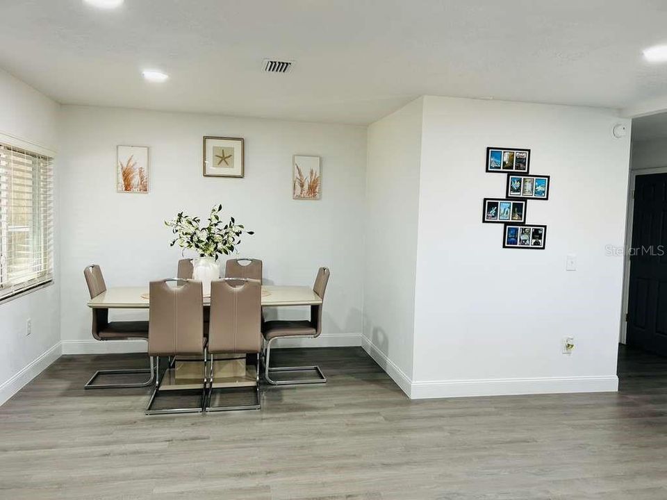 Activo con contrato: $479,900 (5 camas, 3 baños, 1742 Pies cuadrados)
