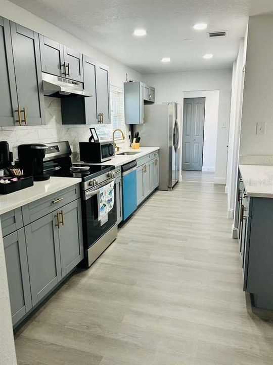 Activo con contrato: $479,900 (5 camas, 3 baños, 1742 Pies cuadrados)