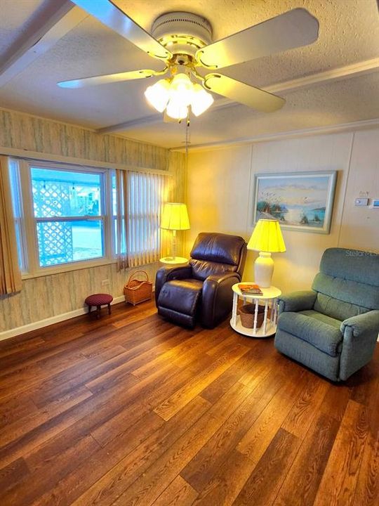 На продажу: $128,000 (2 спален, 1 ванн, 770 Квадратных фут)
