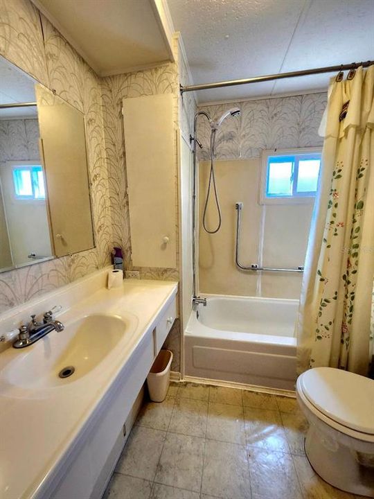 На продажу: $128,000 (2 спален, 1 ванн, 770 Квадратных фут)