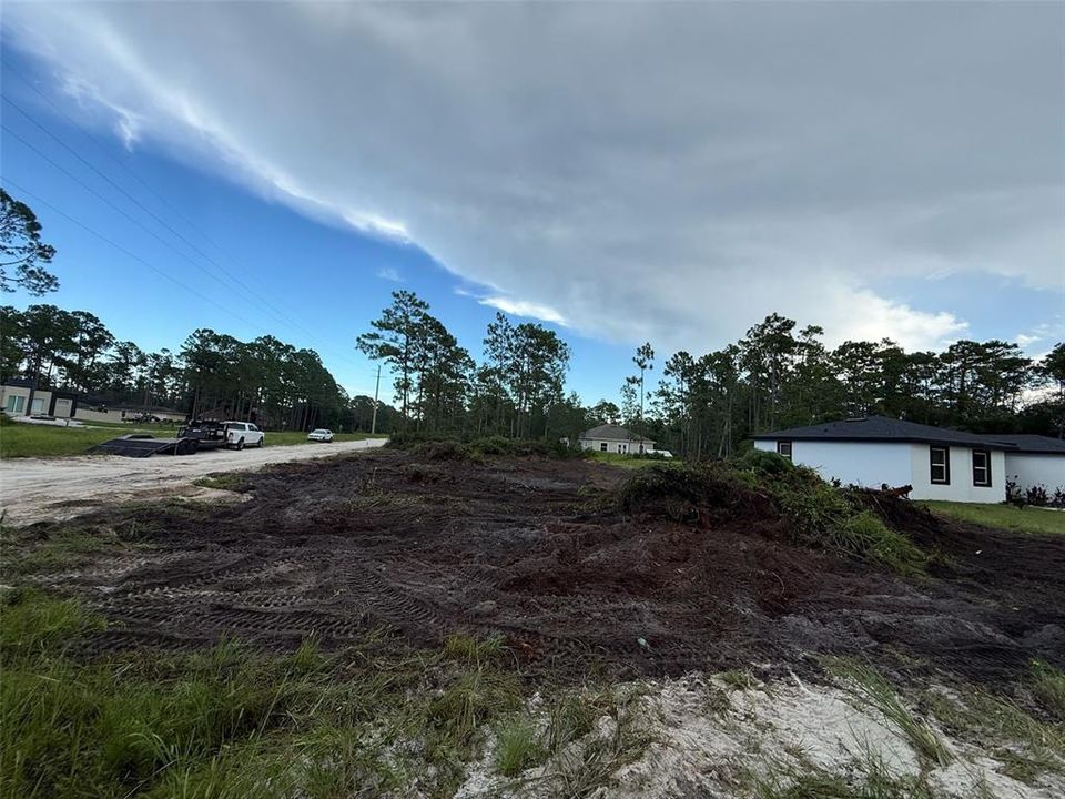 На продажу: $35,000 (0.22 acres)