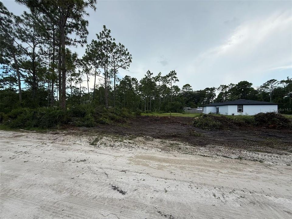 На продажу: $35,000 (0.22 acres)