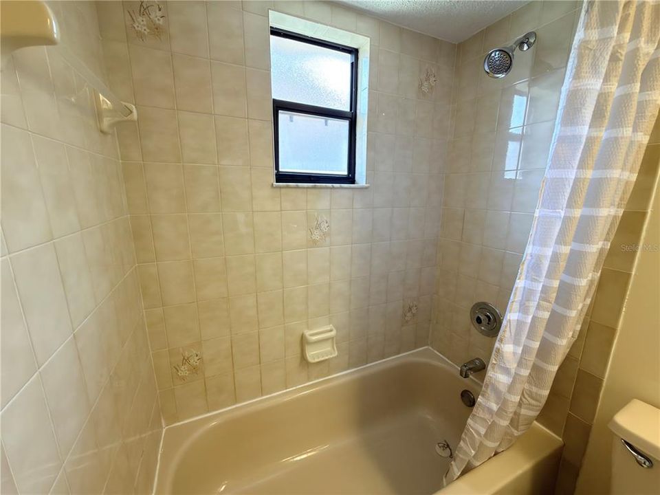 For Sale: $300,000 (3 beds, 2 baths, 1412 Square Feet)