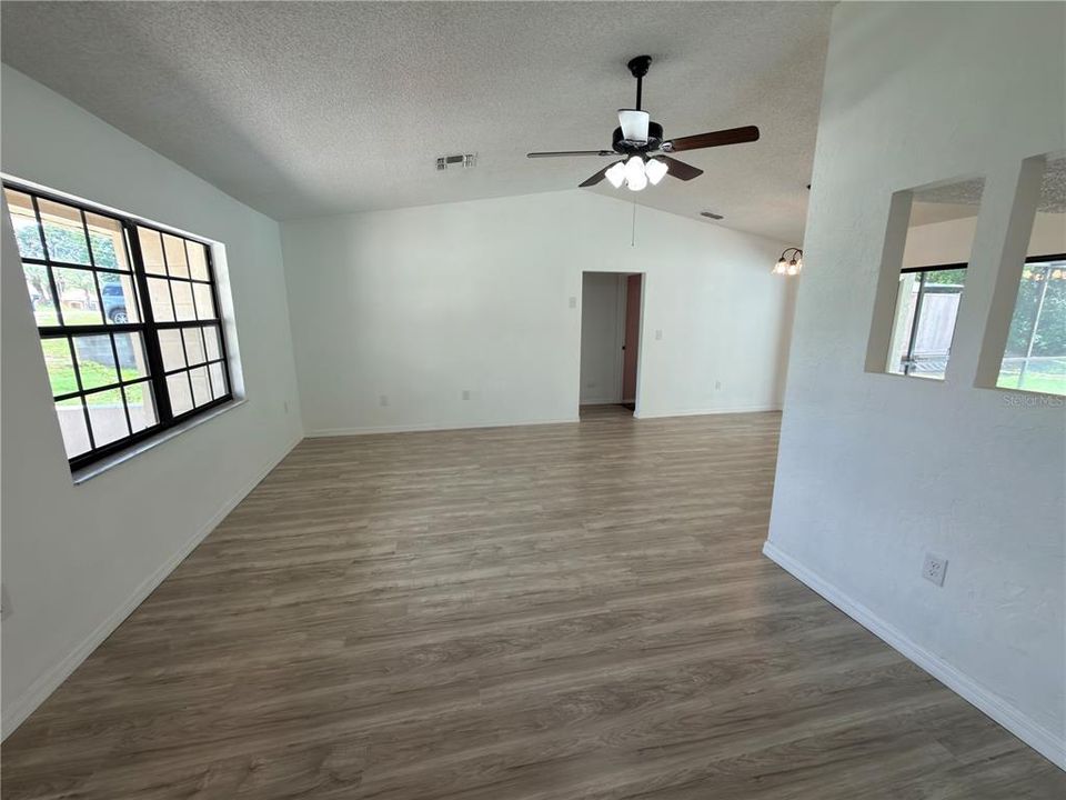 For Sale: $300,000 (3 beds, 2 baths, 1412 Square Feet)