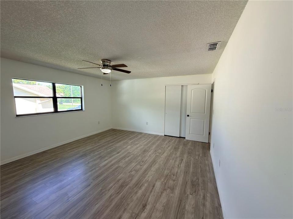 For Sale: $300,000 (3 beds, 2 baths, 1412 Square Feet)
