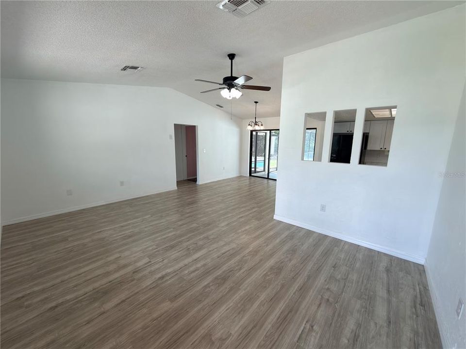 For Sale: $300,000 (3 beds, 2 baths, 1412 Square Feet)