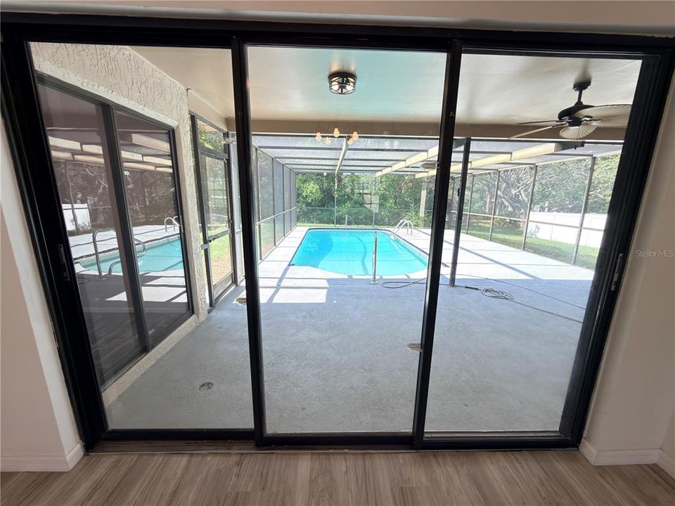 For Sale: $300,000 (3 beds, 2 baths, 1412 Square Feet)