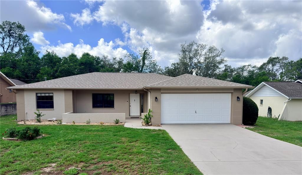 For Sale: $300,000 (3 beds, 2 baths, 1412 Square Feet)