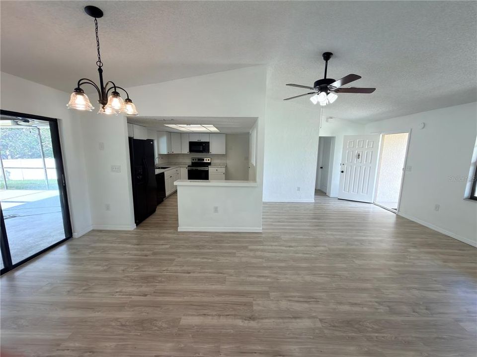 For Sale: $300,000 (3 beds, 2 baths, 1412 Square Feet)