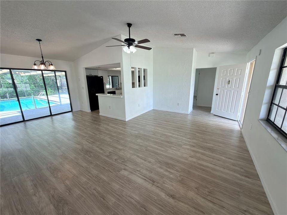 For Sale: $300,000 (3 beds, 2 baths, 1412 Square Feet)